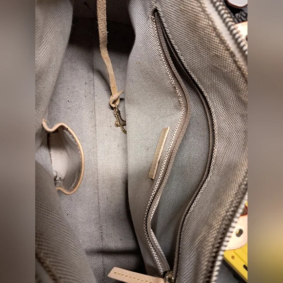 Vintage Dooney & Bourke Domed Satchel And Matching Accessories - Picture 9 of 10